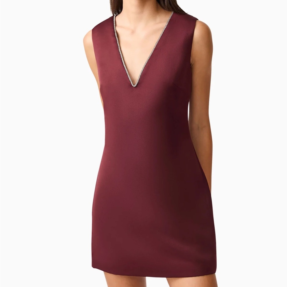 Elliatt Burgundy V-Neck Mini Dress